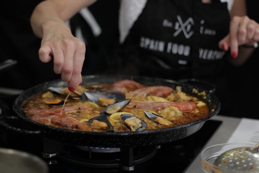 paella cooking class malaga